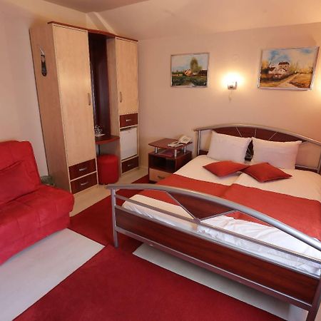Hotel Zeneva Kragujevac Kültér fotó