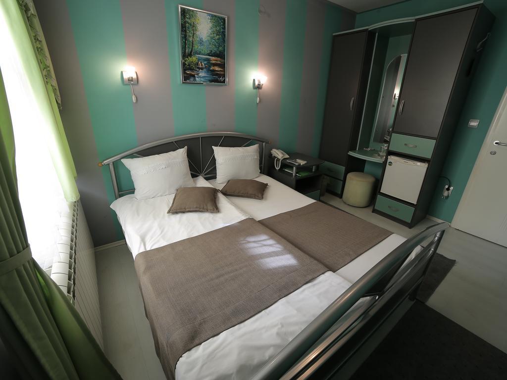 Hotel Zeneva Kragujevac Szoba fotó