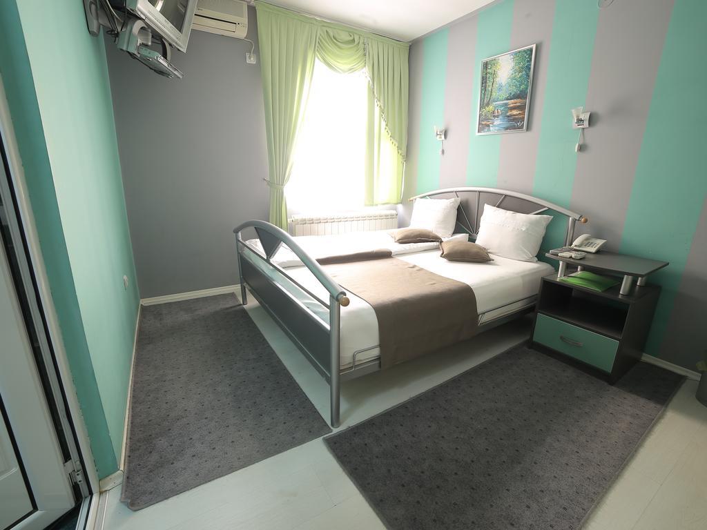 Hotel Zeneva Kragujevac Szoba fotó