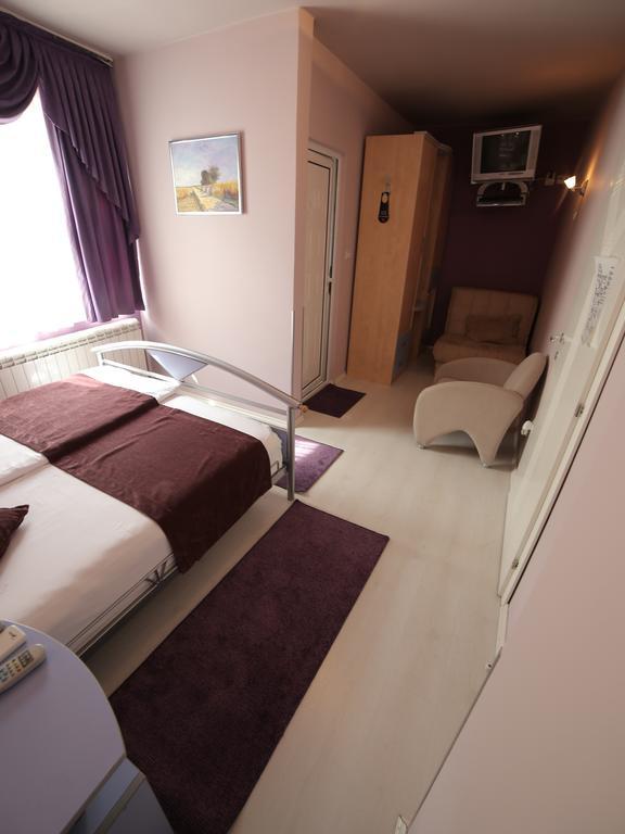 Hotel Zeneva Kragujevac Szoba fotó