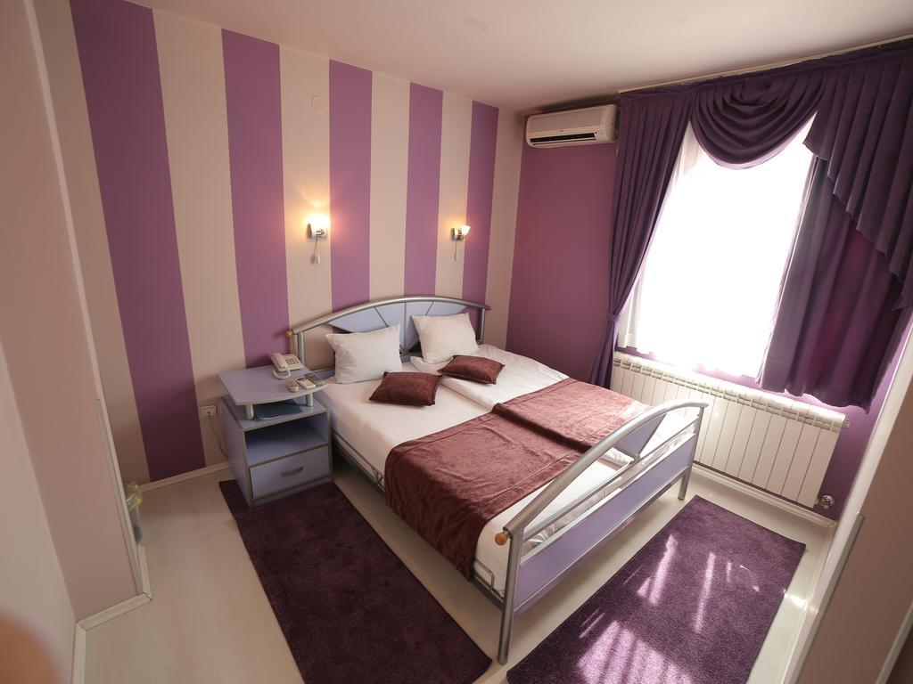 Hotel Zeneva Kragujevac Szoba fotó