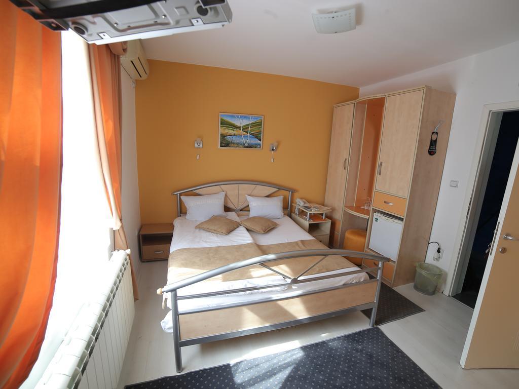Hotel Zeneva Kragujevac Szoba fotó