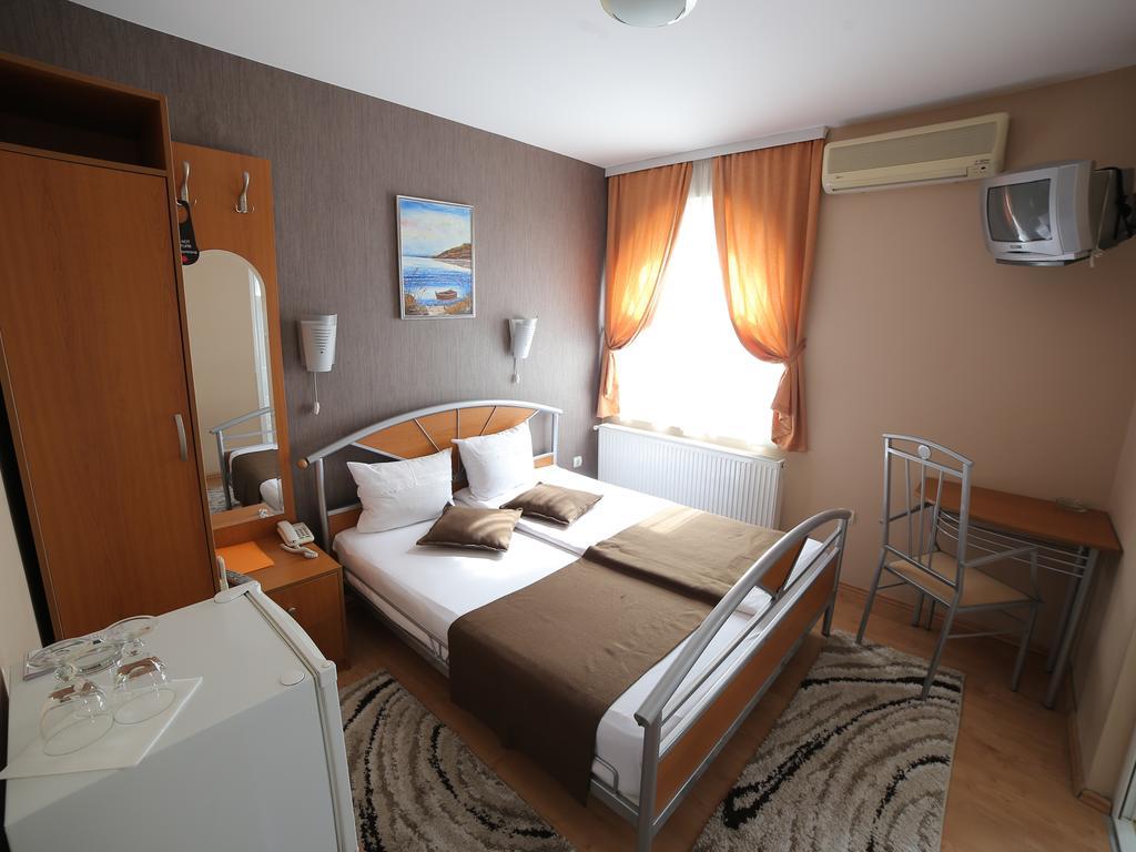 Hotel Zeneva Kragujevac Szoba fotó