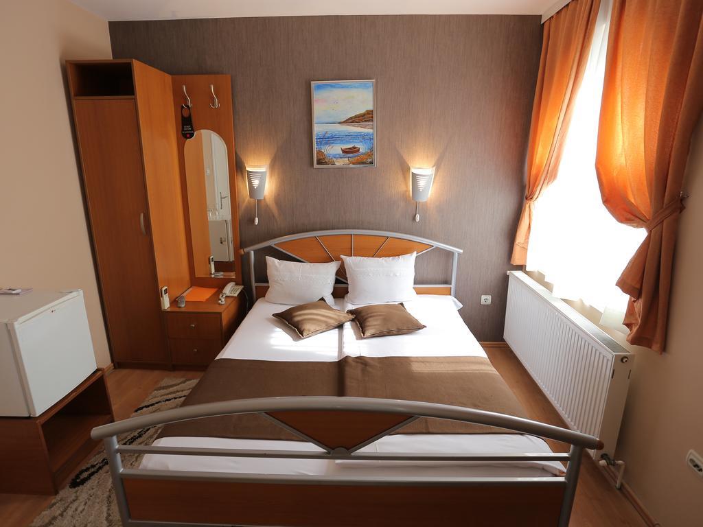 Hotel Zeneva Kragujevac Szoba fotó