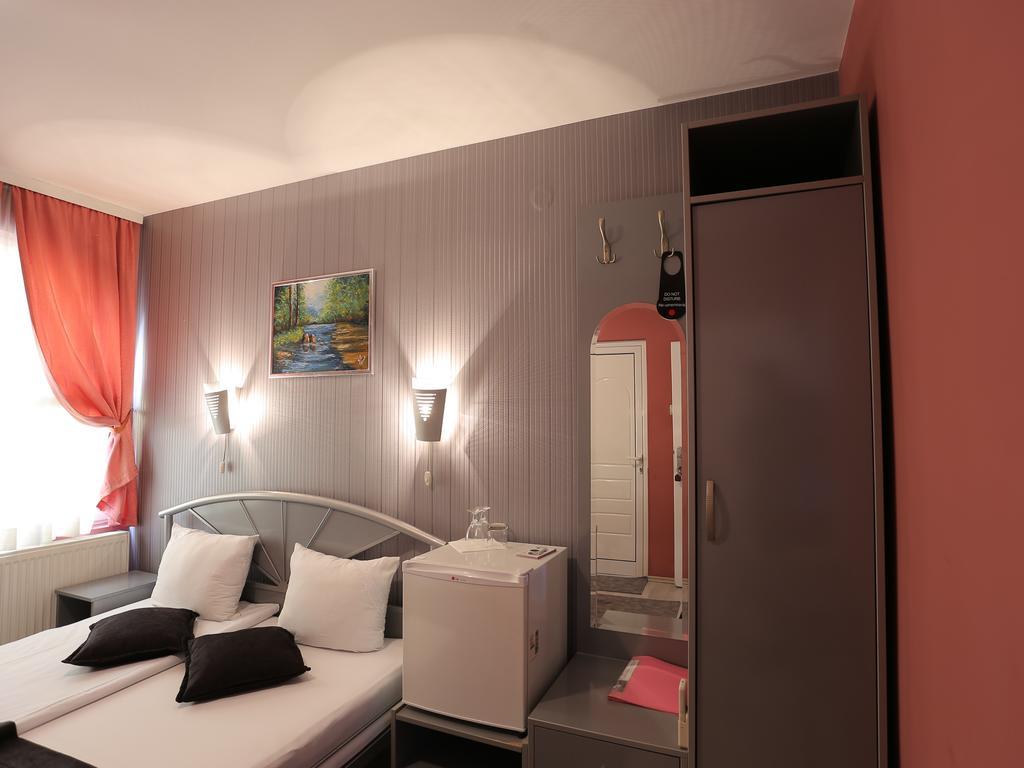 Hotel Zeneva Kragujevac Szoba fotó
