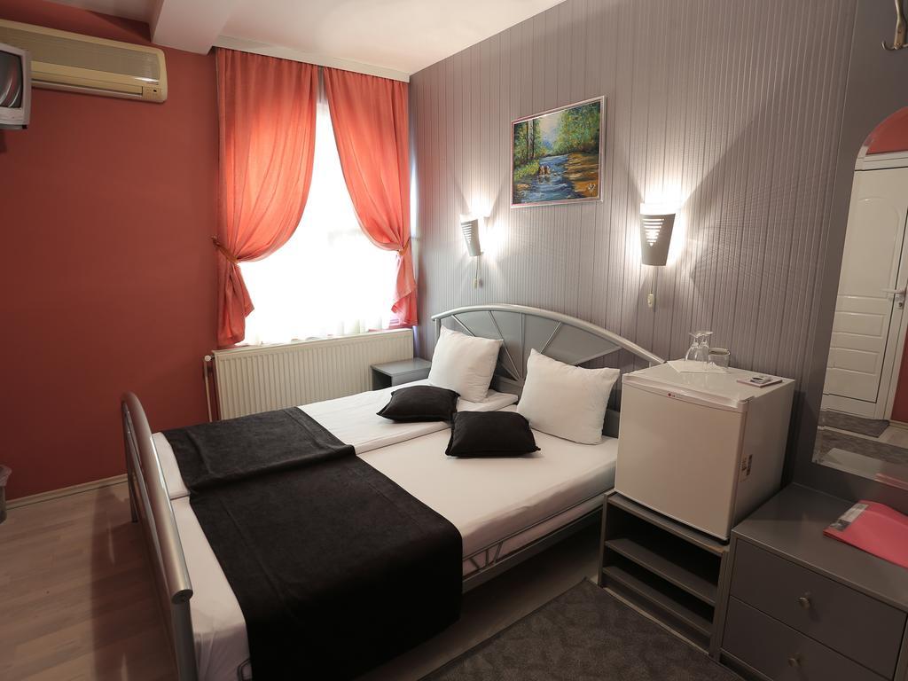 Hotel Zeneva Kragujevac Kültér fotó