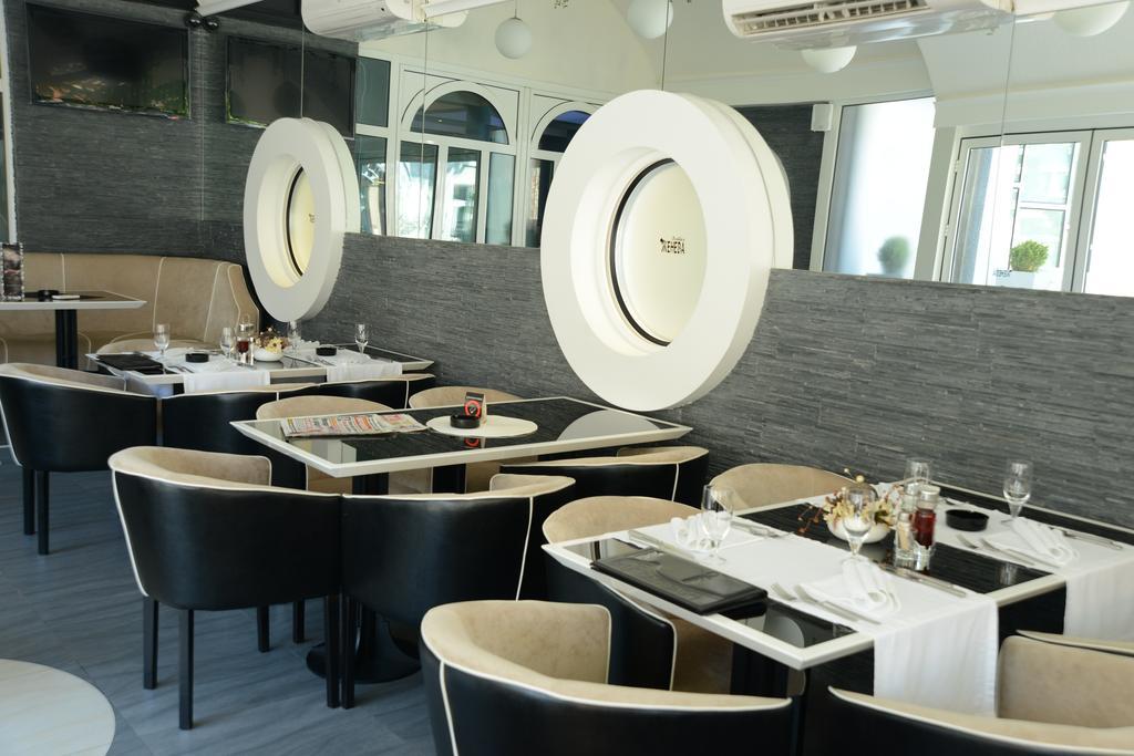 Hotel Zeneva Kragujevac Kültér fotó
